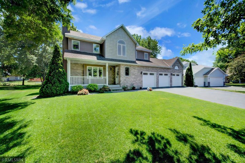 488 Hawthorn Rd, Lino Lakes, MN 55014