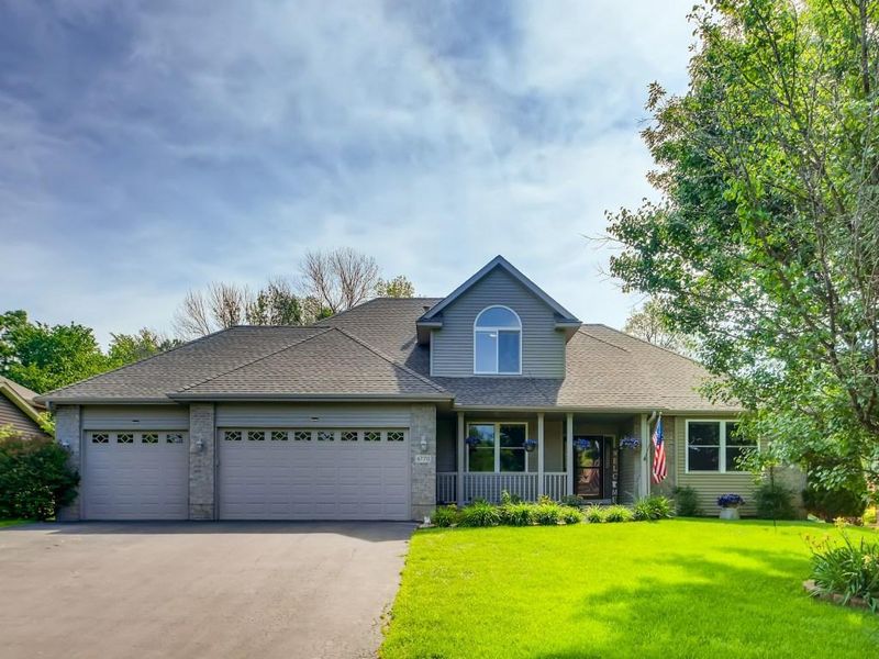 6770 Clearwater Creek Dr, Lino Lakes, MN 55038