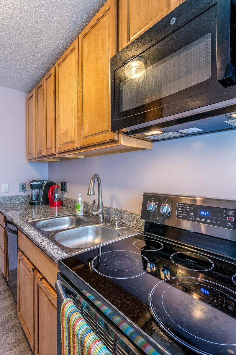 1506 Thomas Ave N, Minneapolis, MN 55411