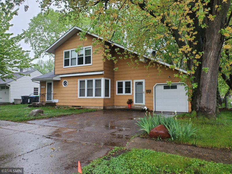 2609 13th Ave E, North Saint Paul, MN 55109