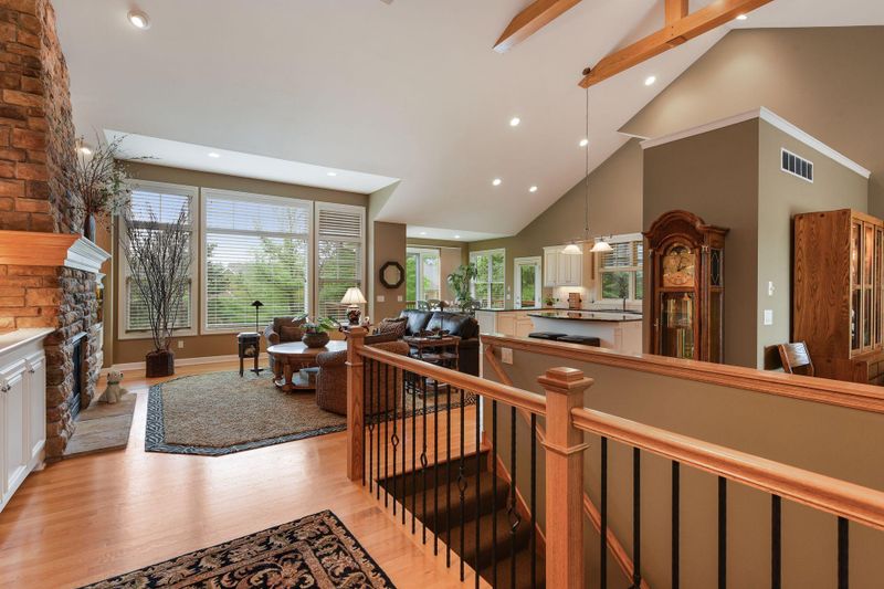4 White Pine Rd, North Oaks, MN 55127
