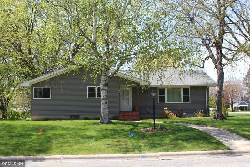 910 Mooers Ave SE, Cokato, MN 55321