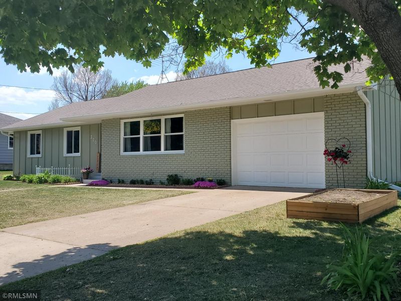320 York St N, Cannon Falls, MN 55009