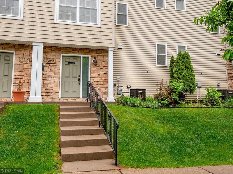 328 Saint Albans St N, Saint Paul, MN 55104