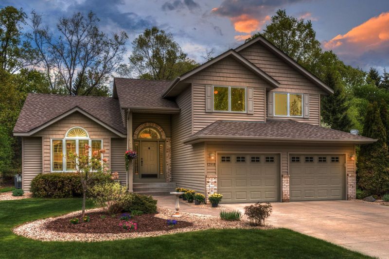13918 Duluth Dr, Apple Valley, MN 55124