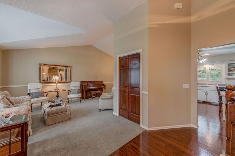 13918 Duluth Dr, Apple Valley, MN 55124