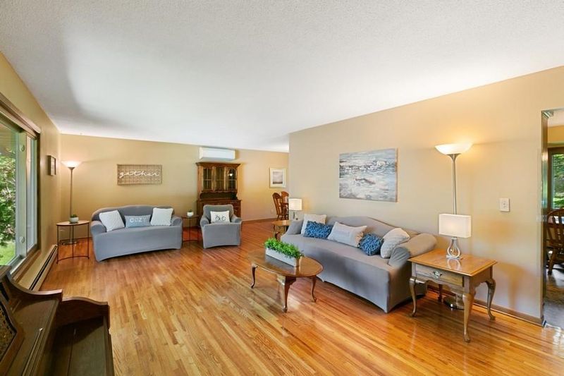 720 County Road B E, Maplewood, MN 55117