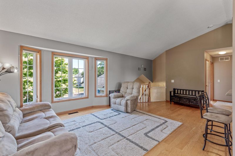 7231 97th St S, Cottage Grove, MN 55016
