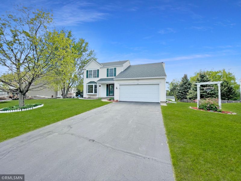 443 Crestview Dr S, Maplewood, MN 55119