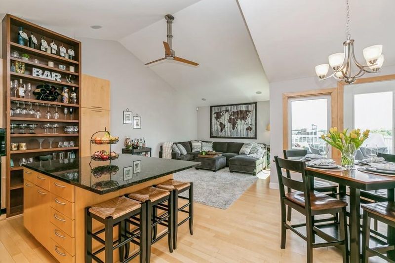1804 Skyline Curve, Minneapolis, MN 55411