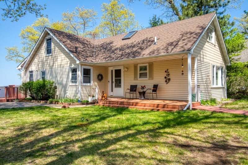 1317 E Lake Dr, Shell Lake, WI 54871