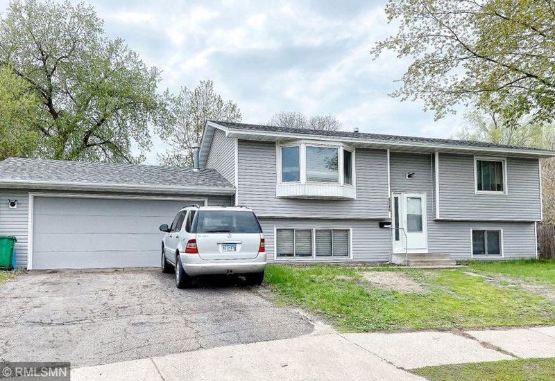 4945 N 4th Ct, Minneapolis, MN 55430