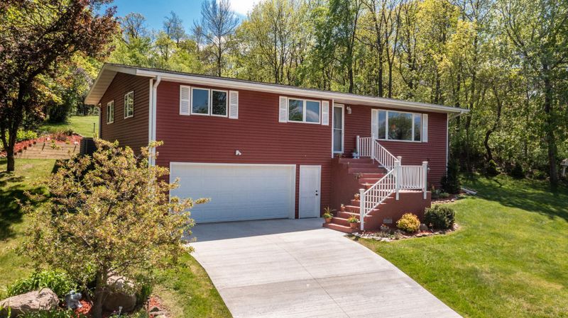28567 505th St, Elgin, MN 55932