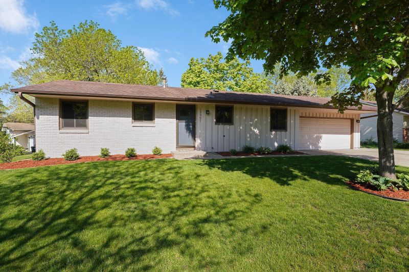 13361 E Flagstaff Ave, Apple Valley, MN 55124