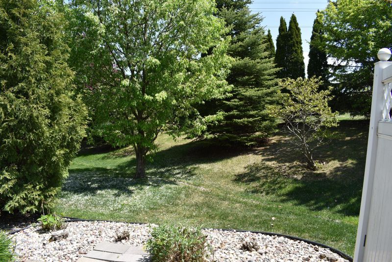 9068 Underwood Ln N, Maple Grove, MN 55369