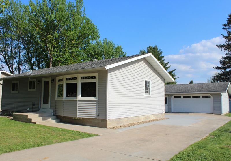 300 4th St NE, Kasson, MN 55944