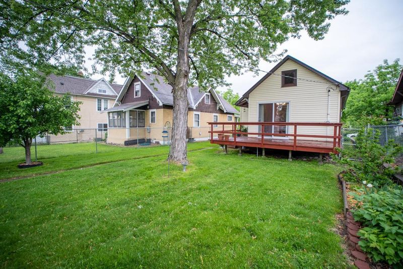 1127 Charles Ave, Saint Paul, MN 55104