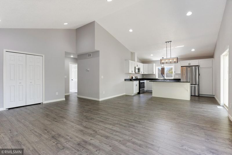 1681 Reaney Ave, Saint Paul, MN 55106