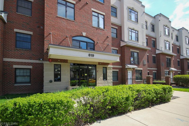 619 8th St SE #301, Minneapolis, MN 55414