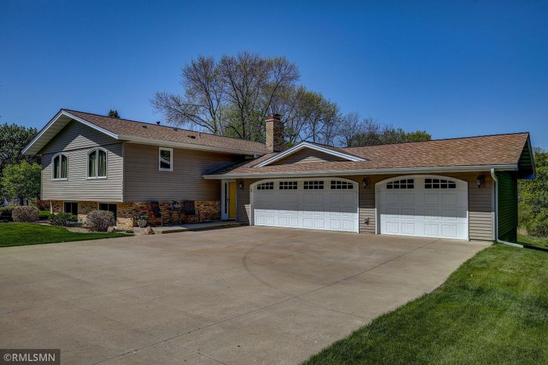 5720 Creek Park Dr, Minnetonka, MN 55345