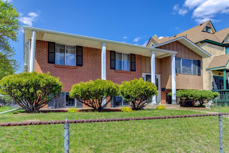 895 Iglehart Ave, Saint Paul, MN 55104