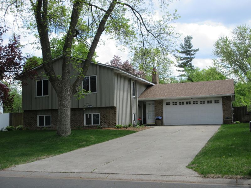 9817 101st Pl N, Maple Grove, MN 55369