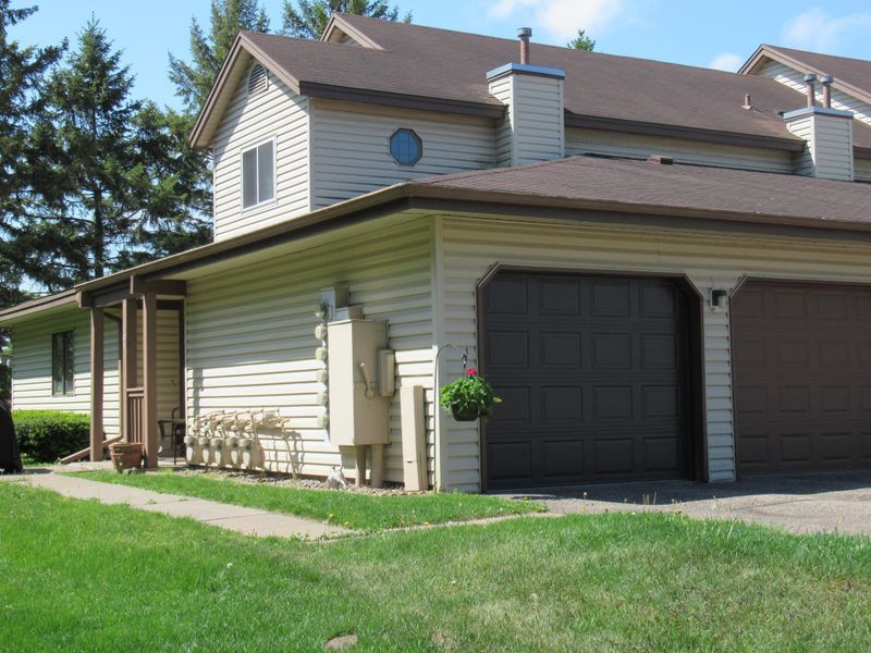 438 Etna St #101, Saint Paul, MN 55106