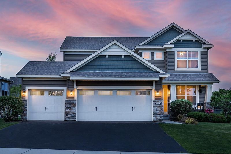 940 Oakmont Ln, Waconia, MN 55387