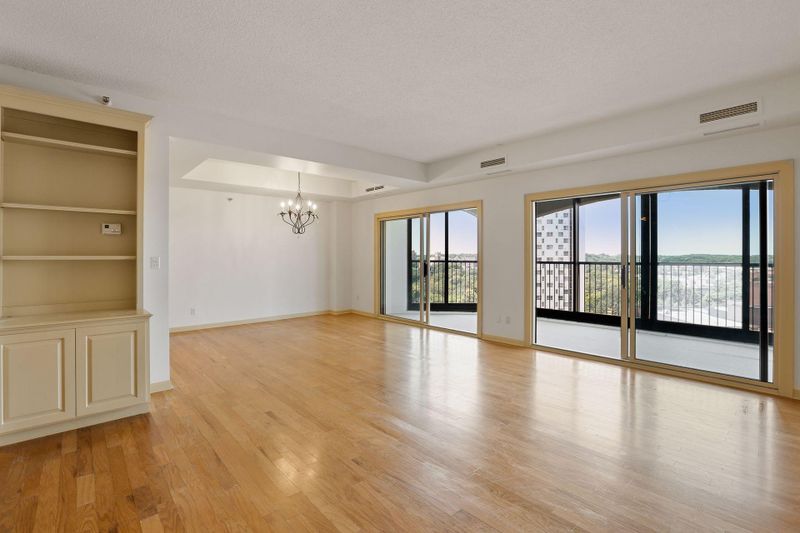 1235 Yale Pl #1003, Minneapolis, MN 55403