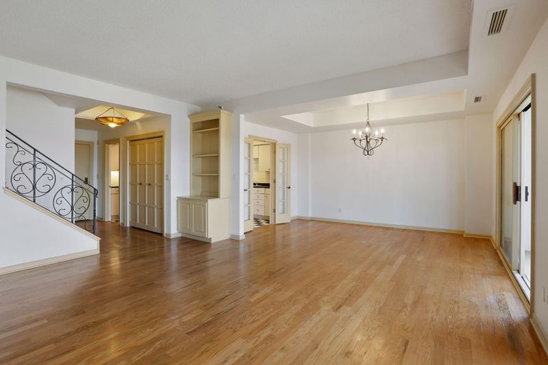 1235 Yale Pl #1003, Minneapolis, MN 55403