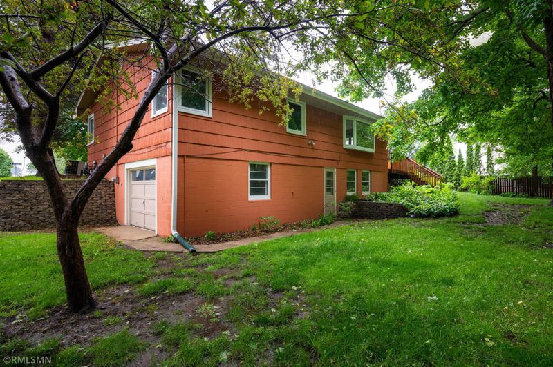 2337 Chateau Ln, Mound, MN 55364