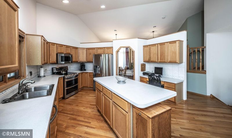 4407 Fox Hunt Ct NE, Prior Lake, MN 55372