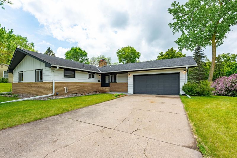 2285 Regent Ave N, Golden Valley, MN 55422