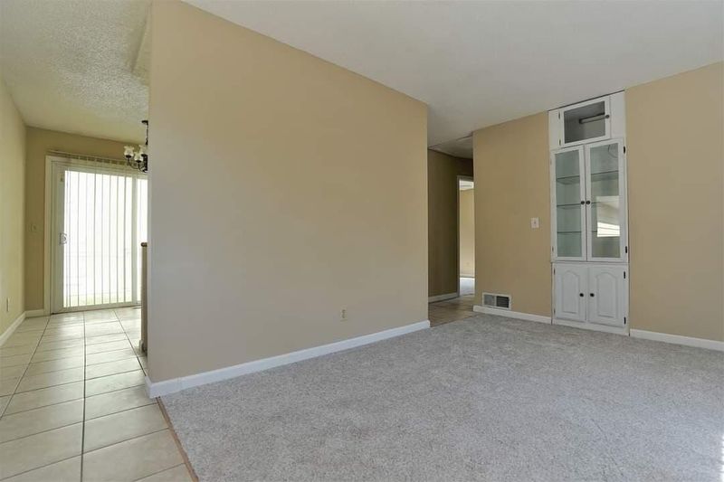 364 Hawthorne Ave E, Saint Paul, MN 55101