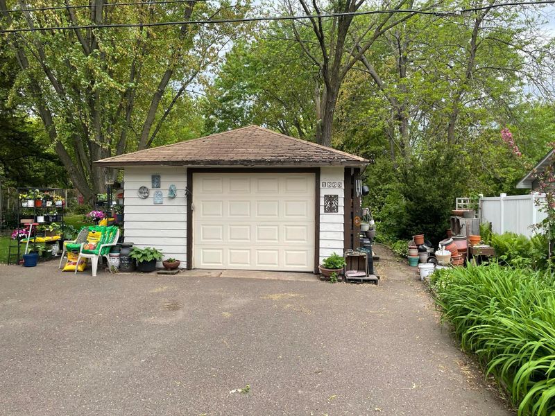 1865 White Bear Ave N, Maplewood, MN 55109