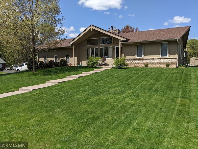6512 49th St N, Oakdale, MN 55128