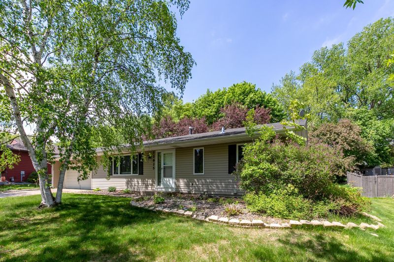 12825 Eveleth Ave, Apple Valley, MN 55124