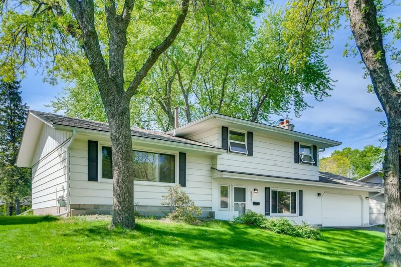 8525 33rd Ave N, Crystal, MN 55427