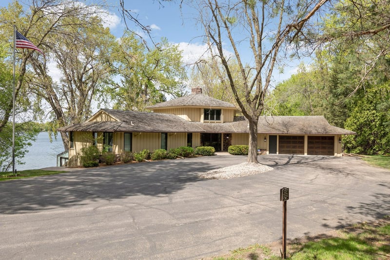 9450 Lakeland Ter, Eden Prairie, MN 55347