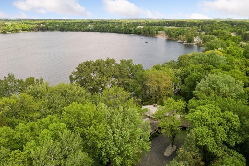 9450 Lakeland Ter, Eden Prairie, MN 55347