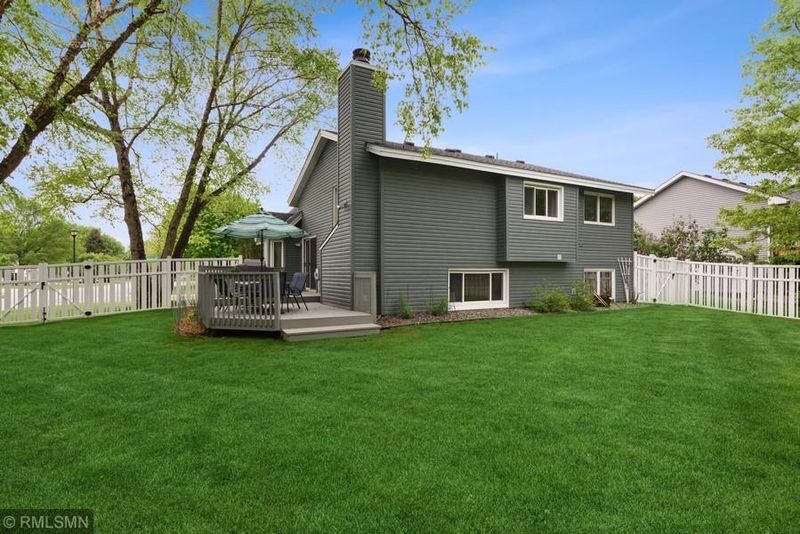 4323 Hamilton Dr, Eagan, MN 55123