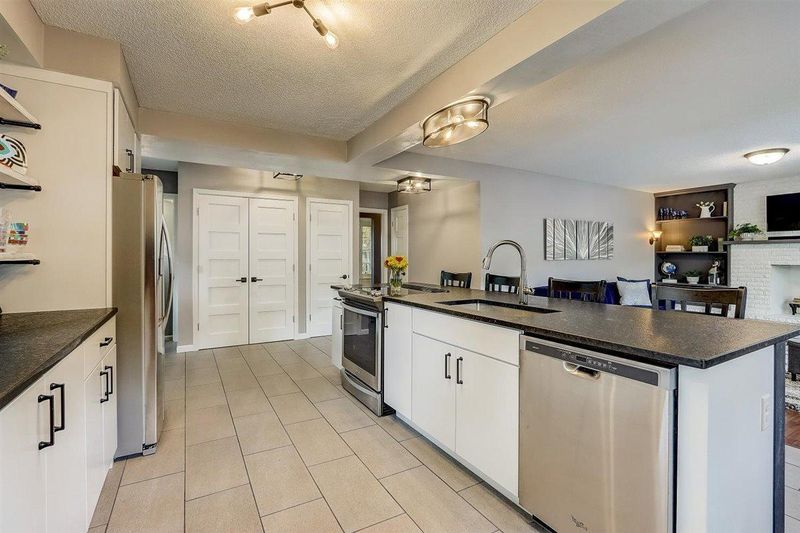 7325 Minnetonka Blvd, Saint Louis Park, MN 55426