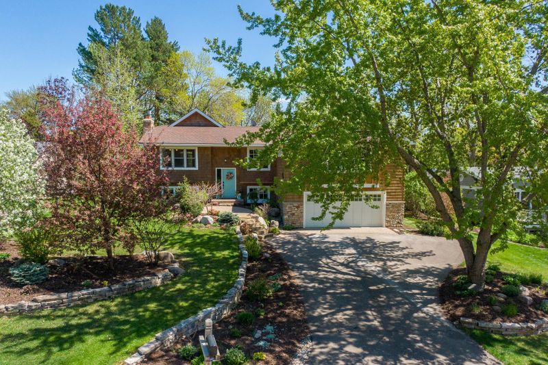 2837 Tanagers Ln, Excelsior, MN 55331