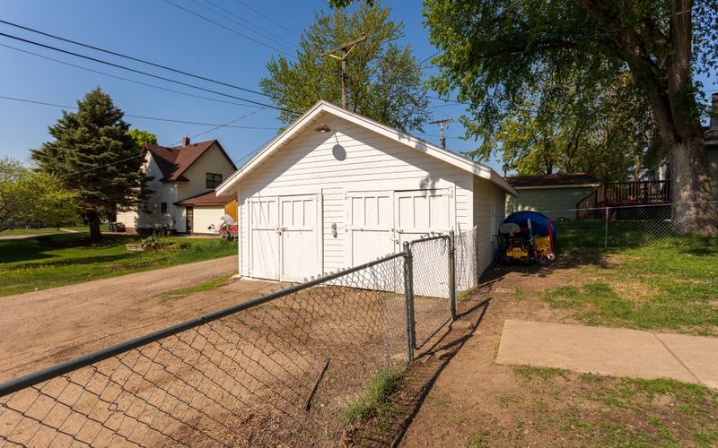 122 2nd Ave SE, Glenwood, MN 56334
