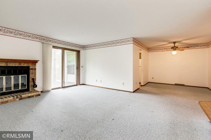 2324 Montana Ave E, Maplewood, MN 55119