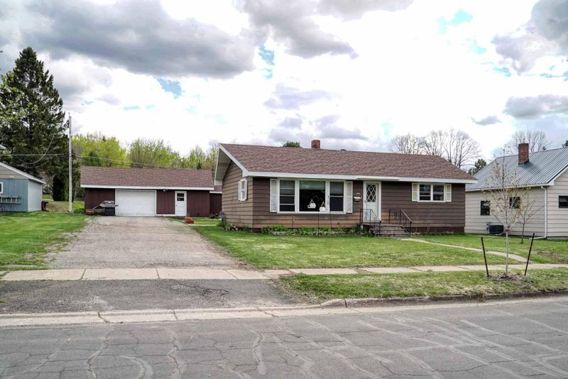 1208 W 2nd St, Eveleth, MN 55734
