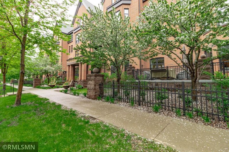 80 Western Ave N #305, Saint Paul, MN 55102