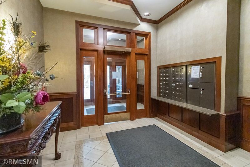 80 Western Ave N #305, Saint Paul, MN 55102