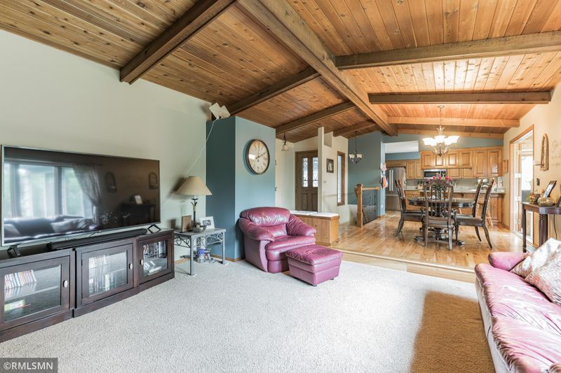 4405 Overlook Dr, Bloomington, MN 55437