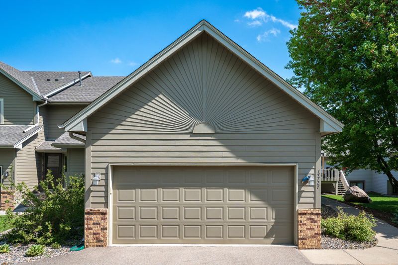 14727 Southampton Dr, Burnsville, MN 55306